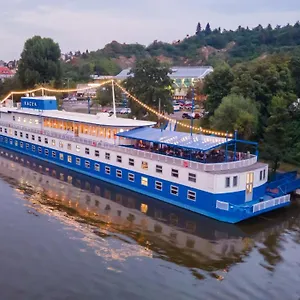 Botel Racek